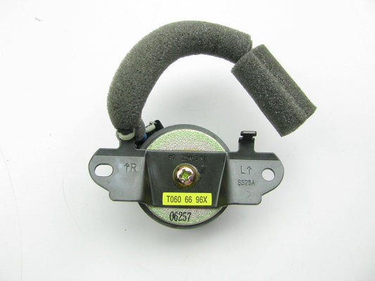 T0606696X New Genuine FRONT RIGHT Door Speaker Tweeter OEM For 01-02 Millenia