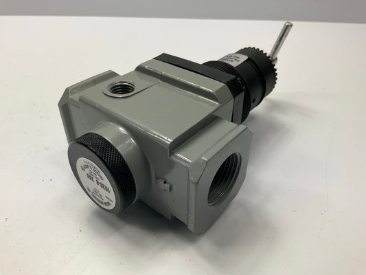 Milton 1026-8 3/4'' NPT High Pressure FRL Regulator