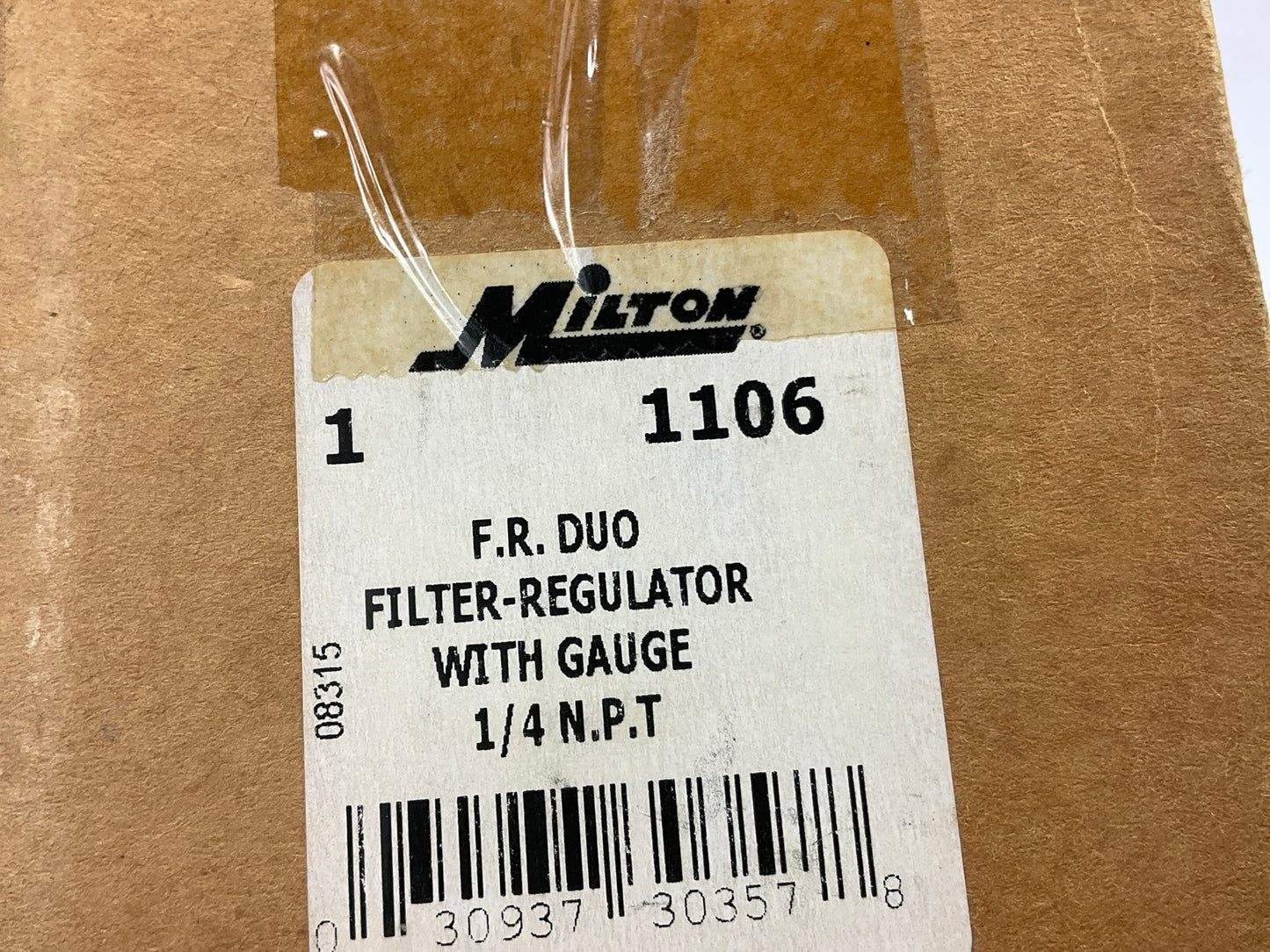 Milton 1106 Deluxe Polycarbonate FR Duo 1/4'' NPT Air Regulator & Filter Combo