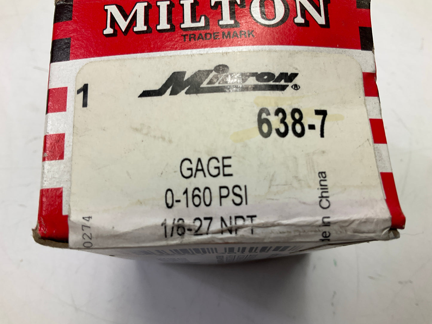 Milton 638-7 1/8''-27 NPT Center Back Mount 0-160 PSI Pressure Gauge
