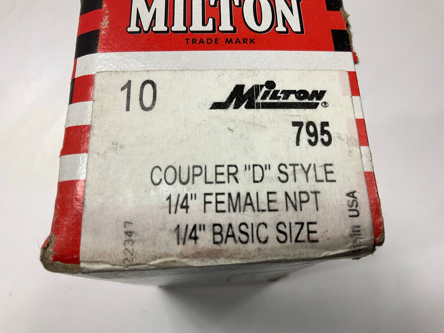 Milton 795 1/4'' Female 1/4'' FNPT D-Style Coupler (Box Of 10)