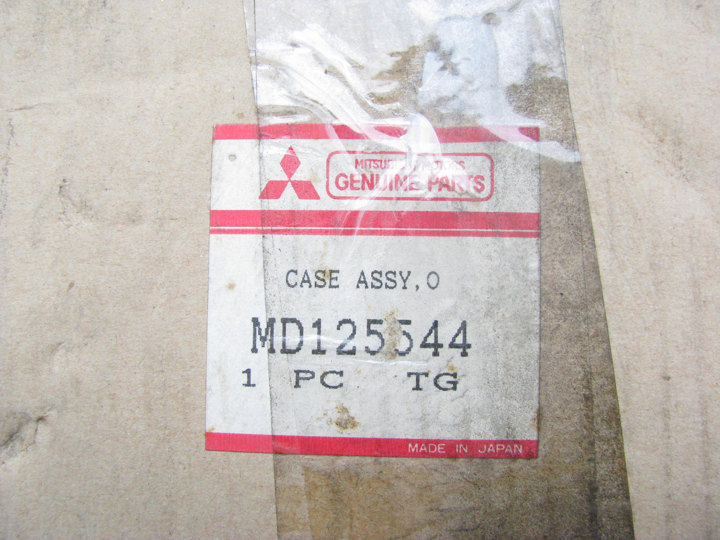 NEW OEM Mitsubishi MD125544 Rear Crankshaft Main Oil Seal W/ Housing Retainer