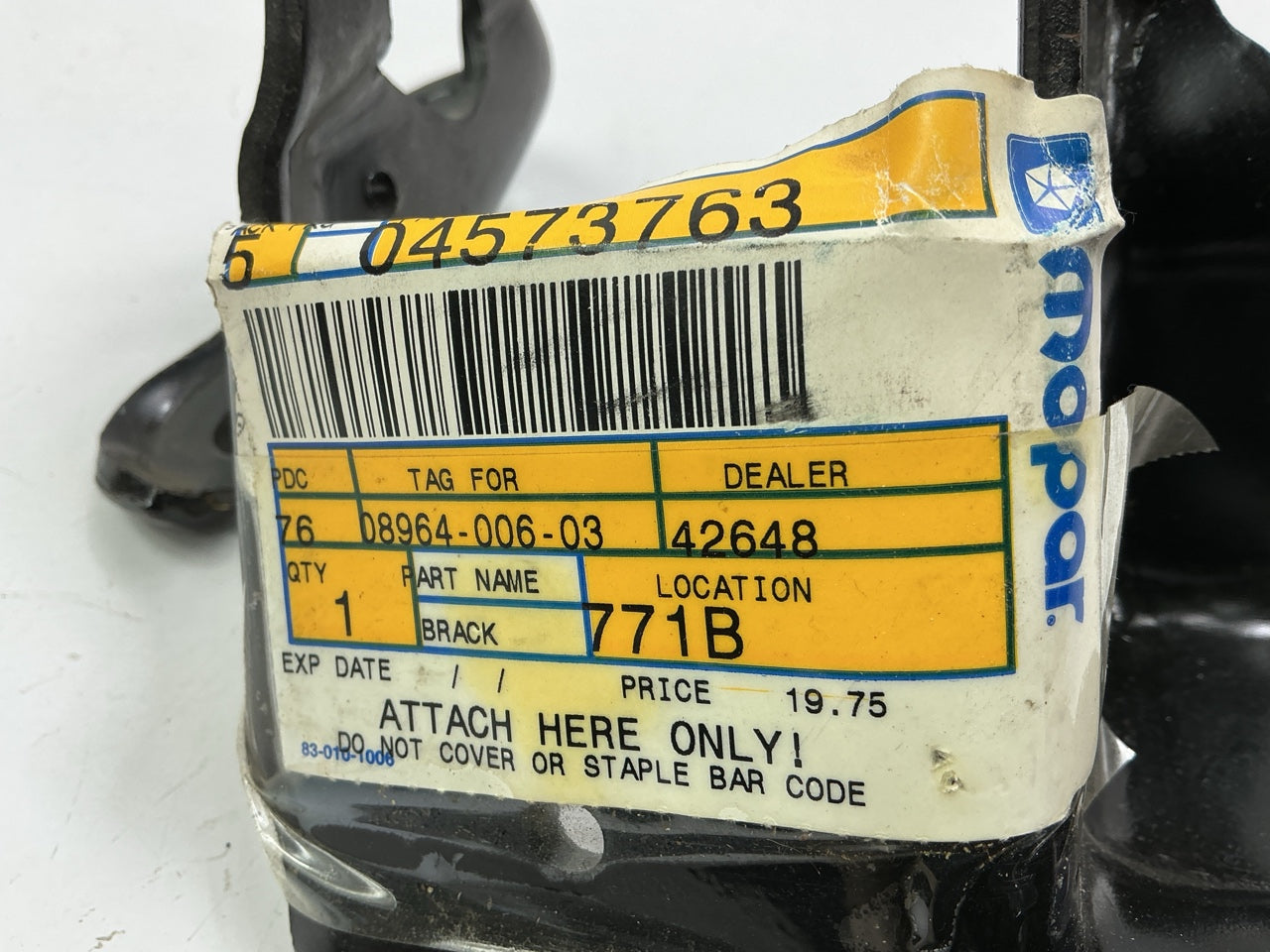 NOS OEM Mopar 4573763 Engine Right Passengers Mount Bracket For 97-00 2.5L V6