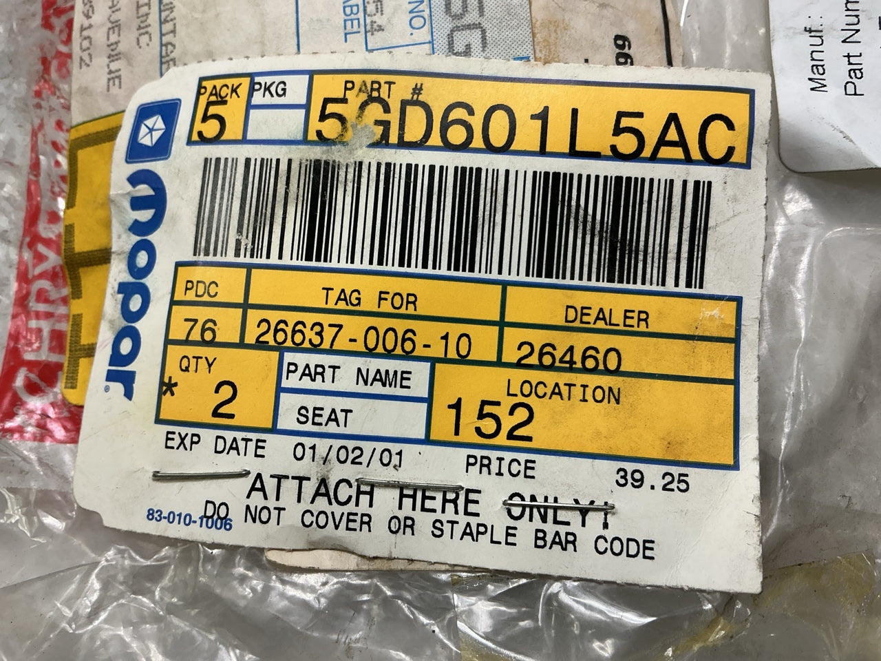 Damaged Plastic Mopar 5GD601L5AC Front Right Seat Belt For 99-04 Grand Cherokee