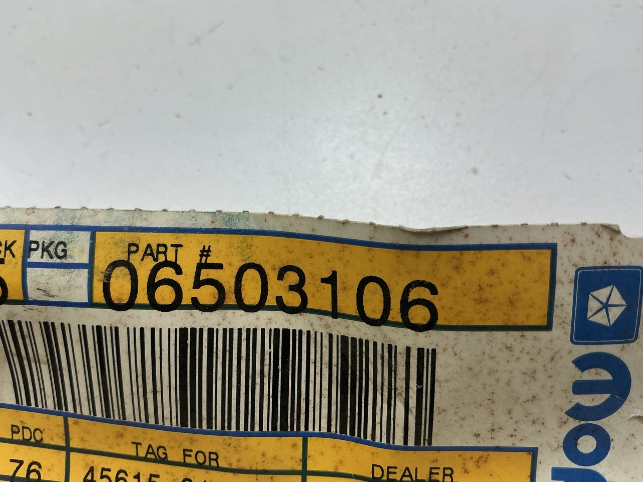(4) OEM Mopar 6503106 Rear Bumper Cover Retainer Clips For 01-04 Grand Cherokee