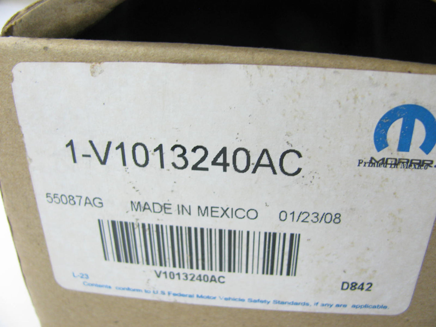 NEW - OEM Mopar V1013240AC Front Disc Brake Pads For 2000-2001 Dodge Ram 1500