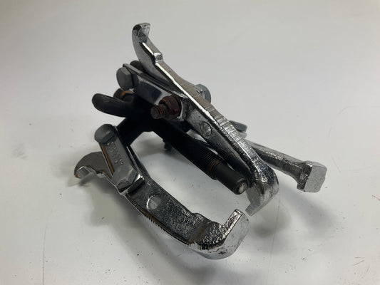 USED #22 - OEM Tools 27011 2-Ton Gear Pulley Puller, 2/3 Jaw, 3-1/4'' Spread