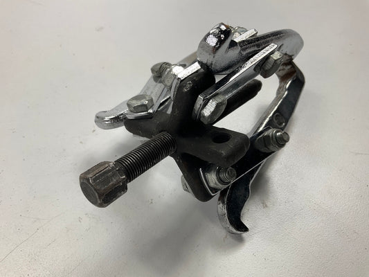USED #23- OEM Tools 27011 2-Ton Gear Pulley Puller, 2/3 Jaw, 3-1/4'' Spread