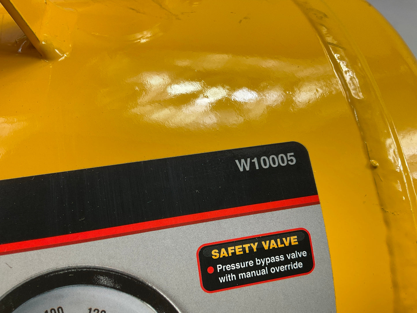 SMALL DENT - Performance Tool W10005 Hi-Viz 5-Gallon Portable Air Tank W/ Gauge
