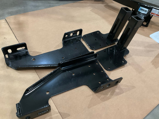 MISSING 2 BRACKETS - Reese 37096 Class III Trailer Hitch, 2'' Receiver, 5,000lb