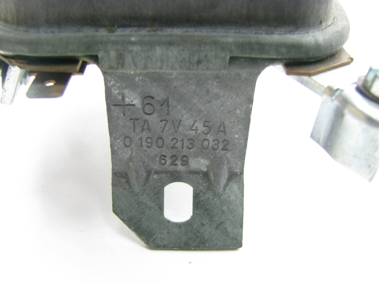 NEW - OUT OF BOX - Bosch 0190213032 Voltage Regulator TA-7V-45A VW