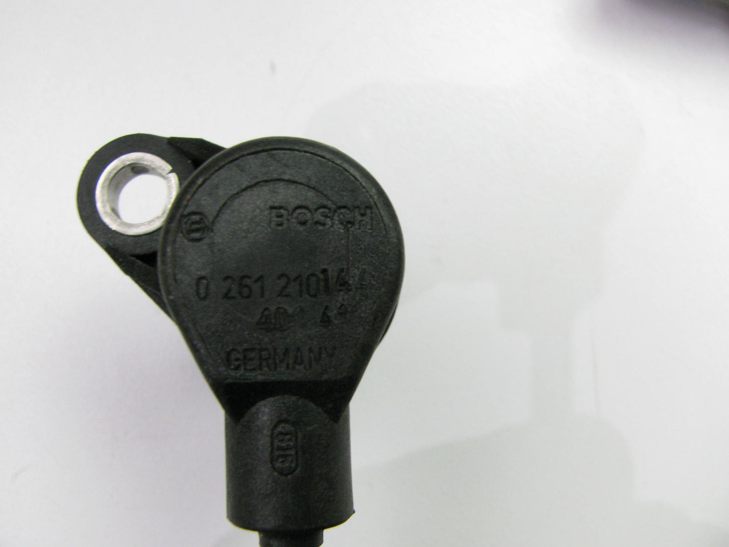 NEW - OUT OF BOX BOSCH 0261210144 Engine Crankshaft Position Sensor