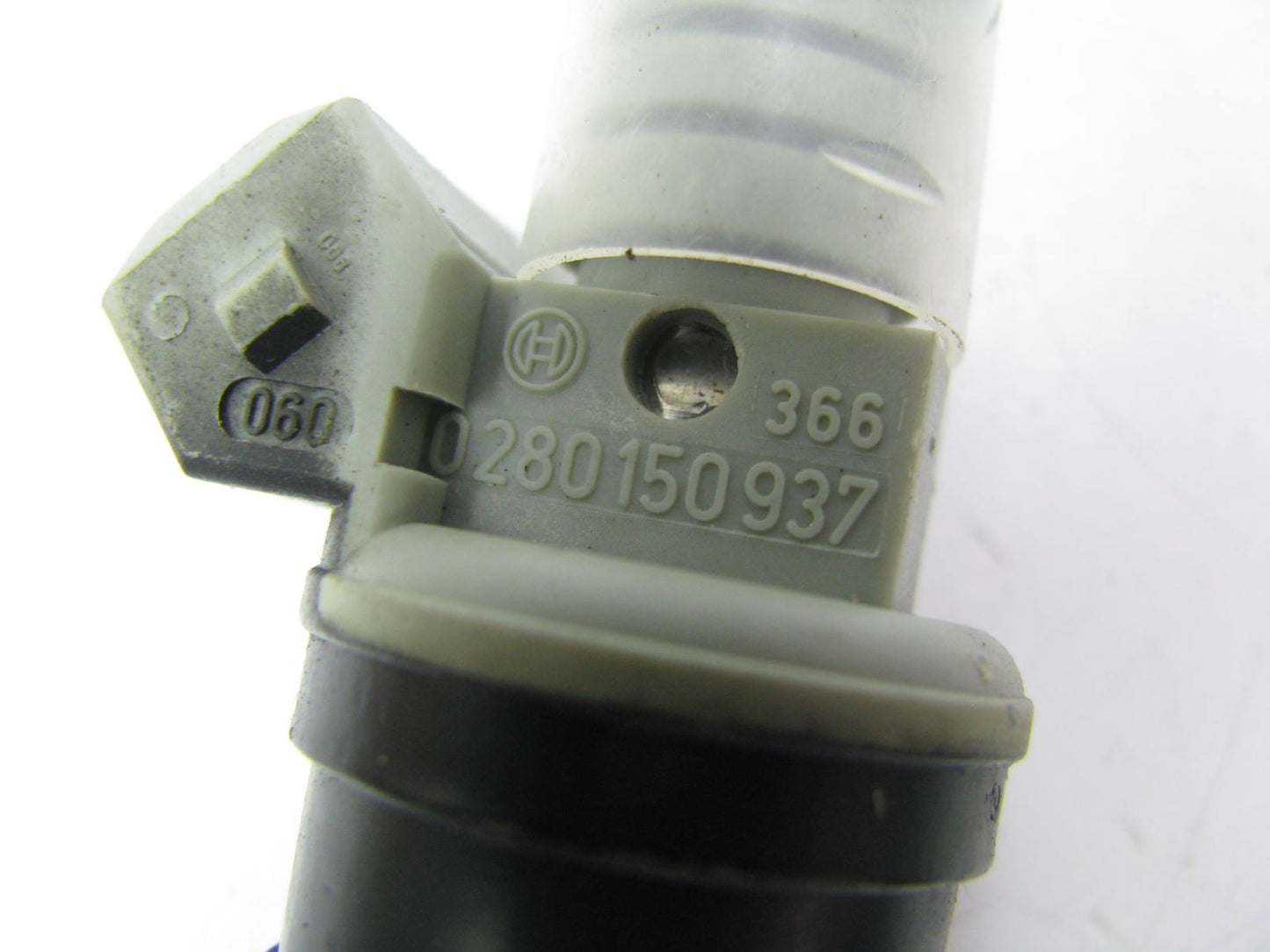 NEW OUT OF BOX - Bosch 0280150937 Fuel Injector