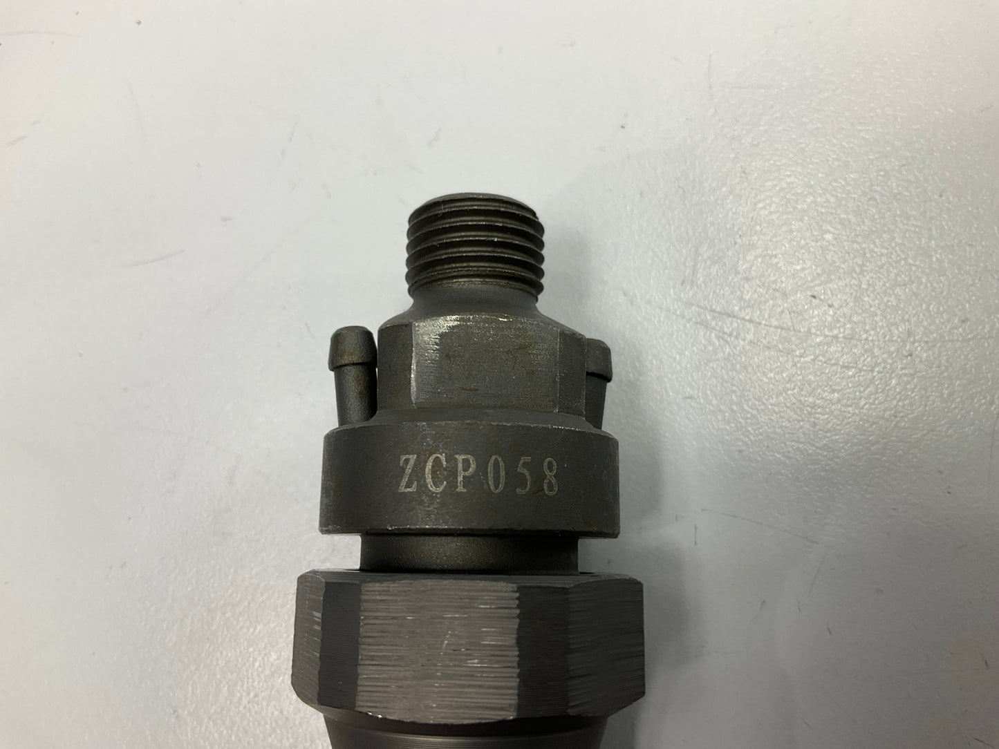 NEW OUT OF BOX Bosch 0430211058 Diesel Fuel Injector 85-89 GM 6.2L V8 DIESEL