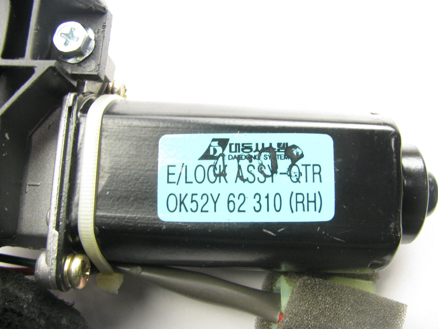 NEW - OUT OF BOX - Rear Right Passengers Side Power Vent Window Motor 0K52Y62310