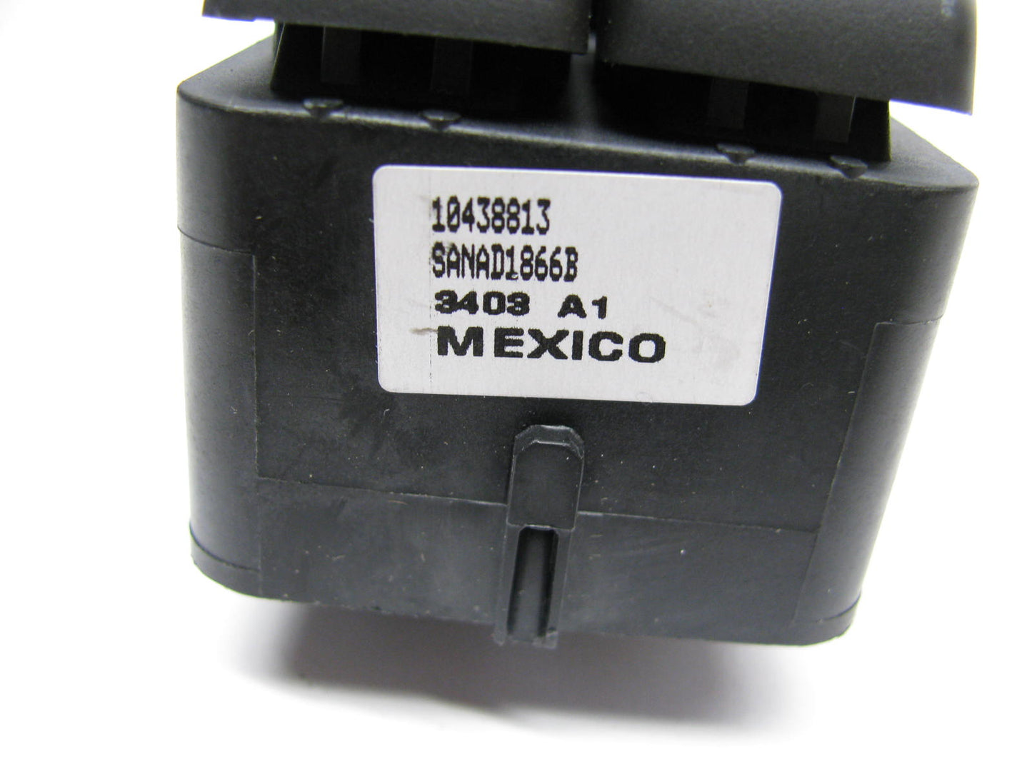 NEW - OUT OF BOX 10438813 Front Left Door Power Window Switch 2004-08 Grand Prix