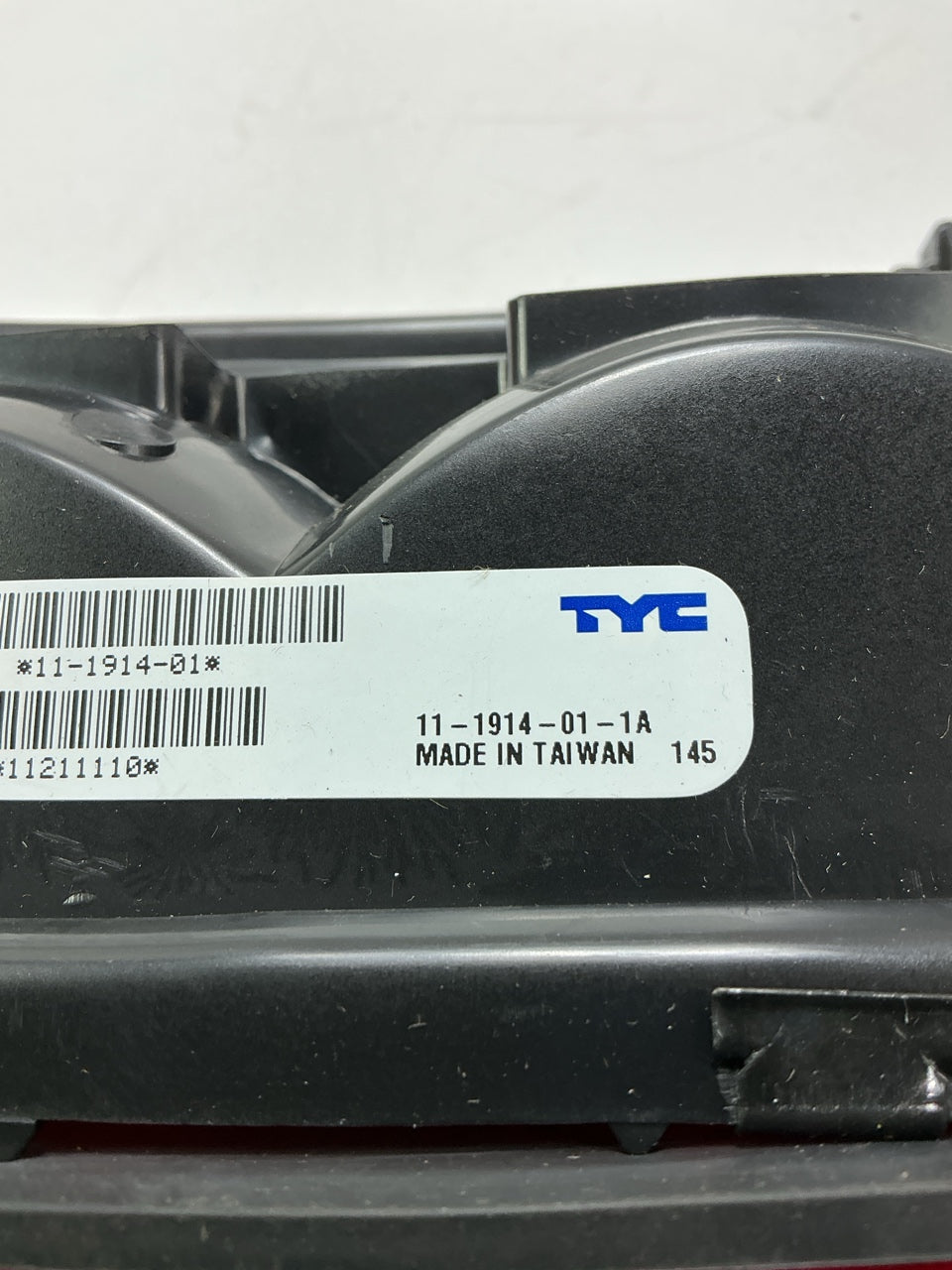 NEW UNBOXED TYC 11-1914-01 Left Tail Light Lamp