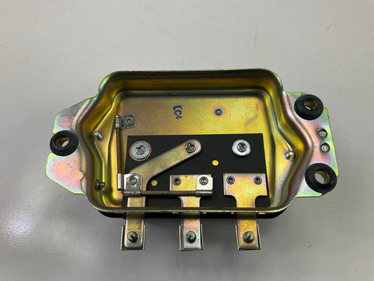 NEW - OUT OF BOX - Delco Remy 1119003 Voltage Regulator 12V D618