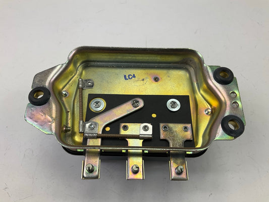 NEW - OUT OF BOX - Delco Remy 1119003 Voltage Regulator 12V D618 Type 8