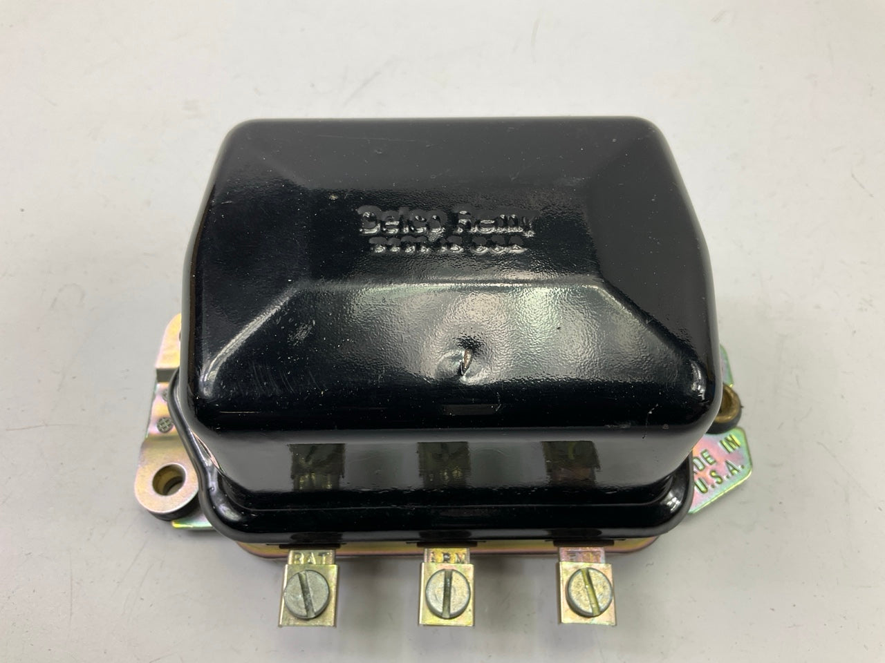 NEW - OUT OF BOX - Delco Remy 1119003 Voltage Regulator 12V D618