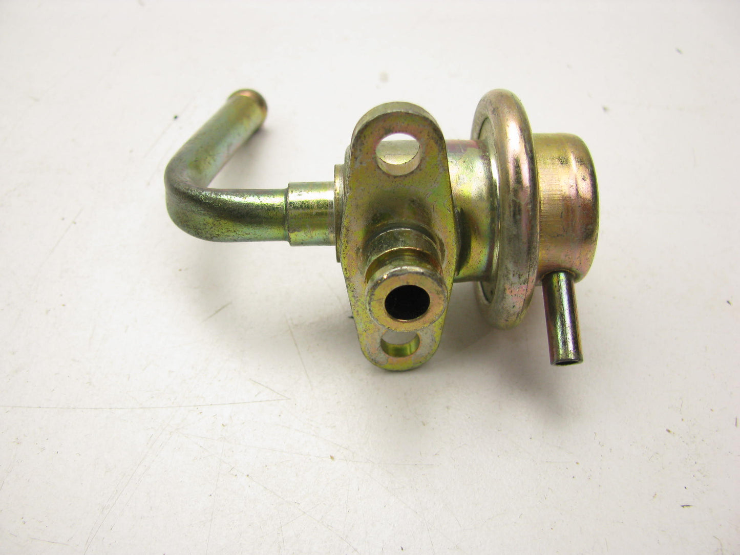 OUT OF BOX 158-0450 Fuel Pressure Regulator For 86 Subaru 1.8L-H4 - W/O ''O'' RING