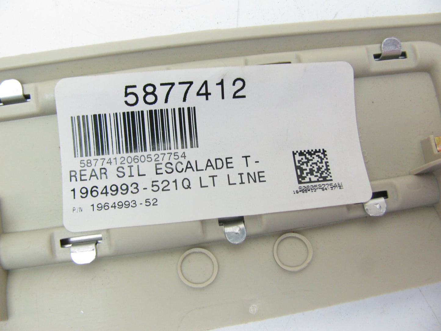 NEW OUT OF BOX GM Rear Sill Cover Plate 15877412 Platinum For 2009-14 Escalade