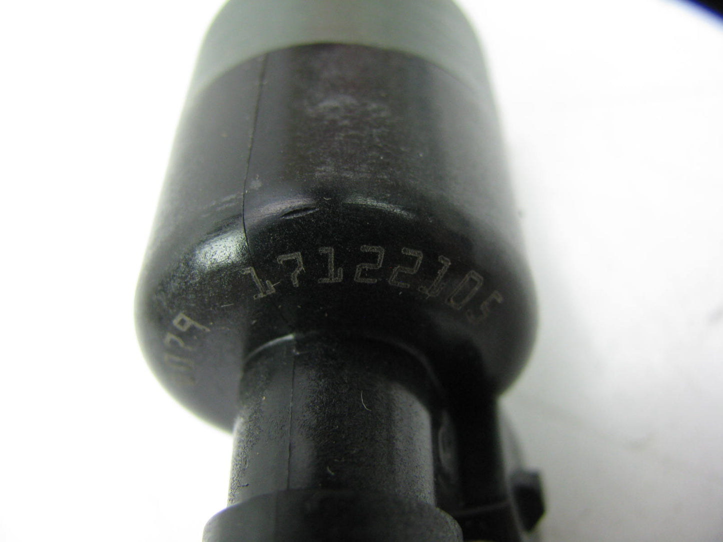 NEW OUT OF BOX OEM GM 17122105 Fuel Injector 1985-1994 GM CHEVY 2.8L 3.1L 3.3 V6