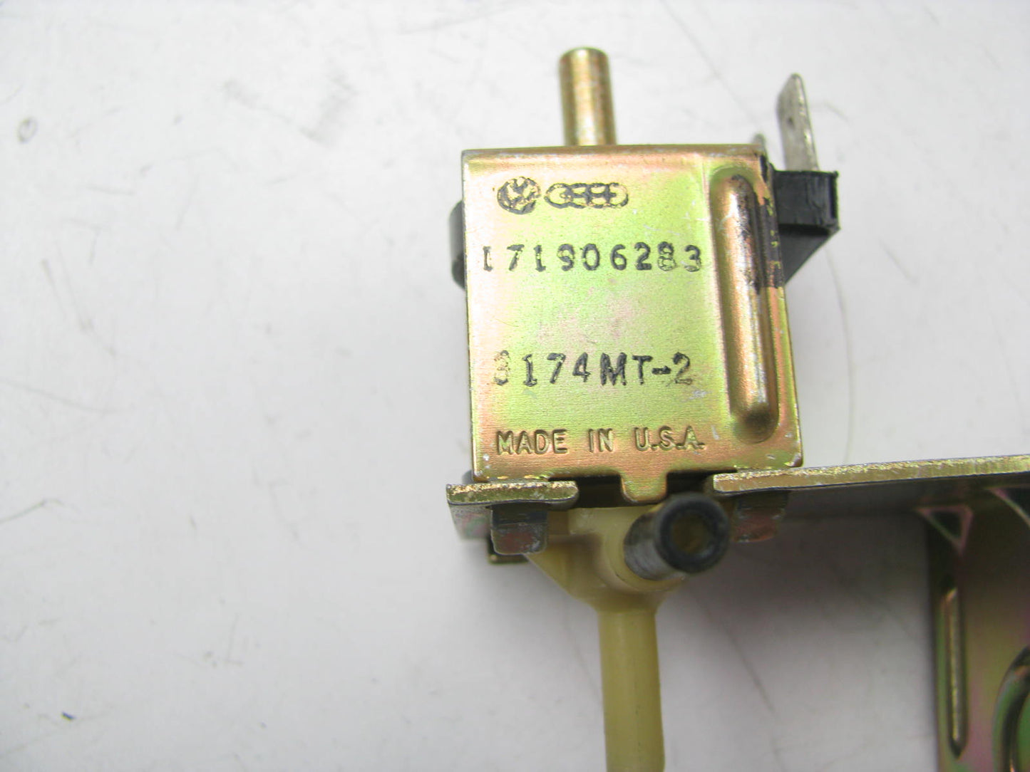 New OEM Unboxed Volkswagen A/C Solenoid Valve For 85-93 Cariolet 84 Rabbit