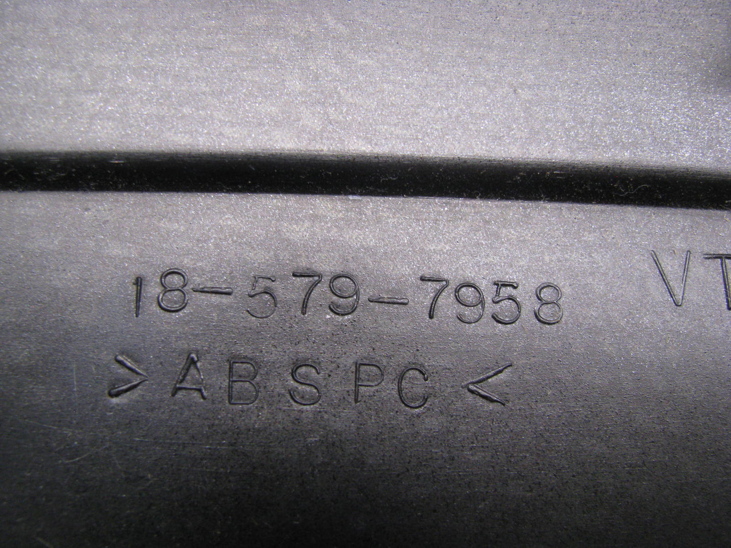 Cosmetic Damage Center Console Armrest Top Trim Panel Bezel OEM For 03-07 H2
