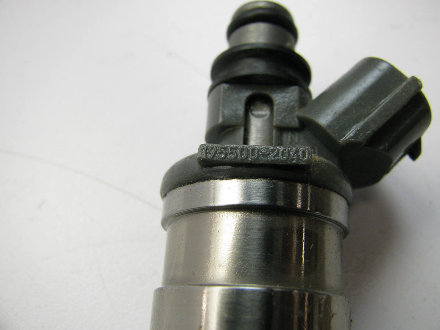 REMAN - OUT OF BOX 195500-2040 Denso Fuel Injector For 1990-1995 Mazda 1.6L