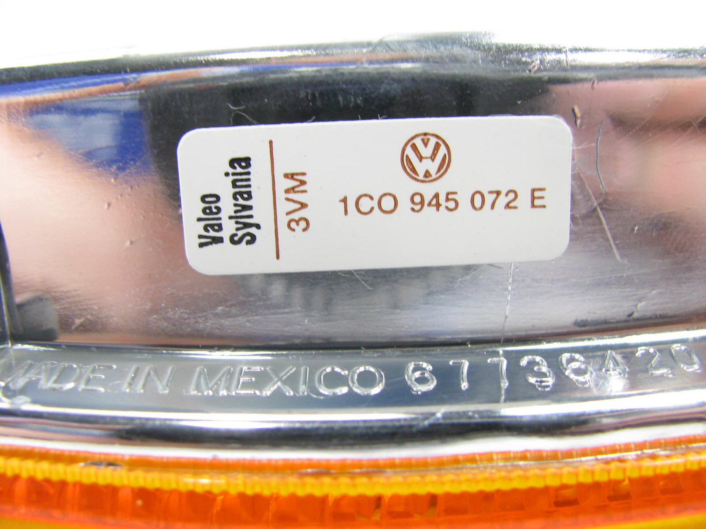 NEW - OUT OF BOX OEM VW Side Marker Light Lamp Passenger Side 1C0945072E