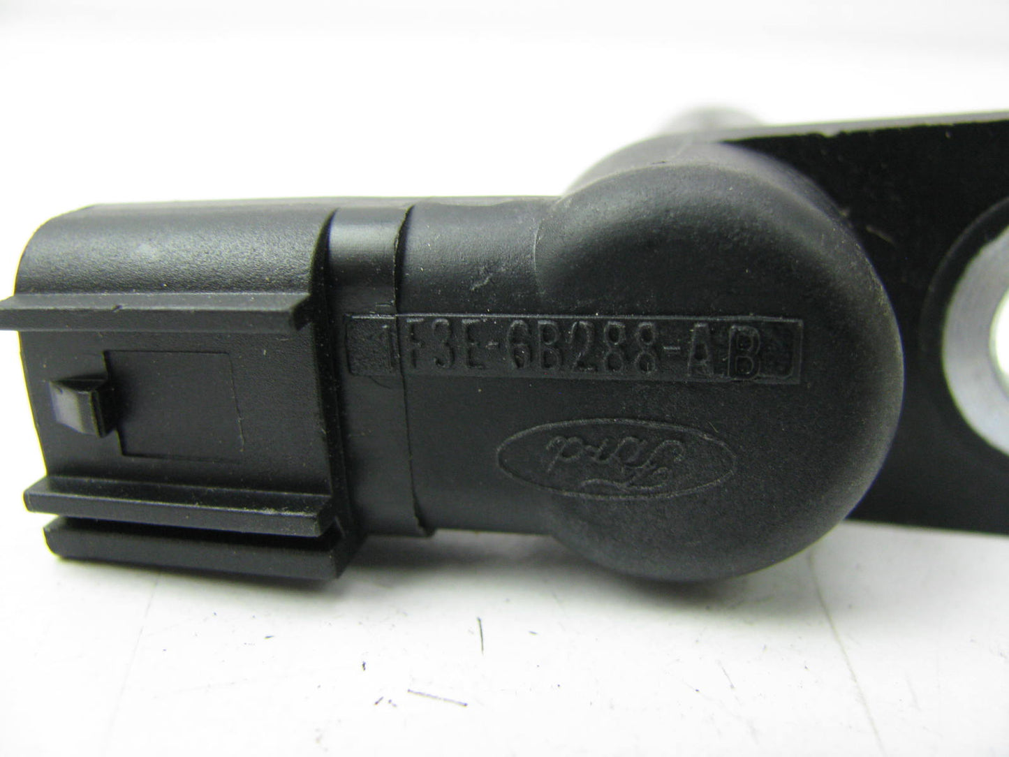 NEW - OUT OF BOX - OEM FORD 1F3E-6B288-AB Engine Camshaft Position Sensor