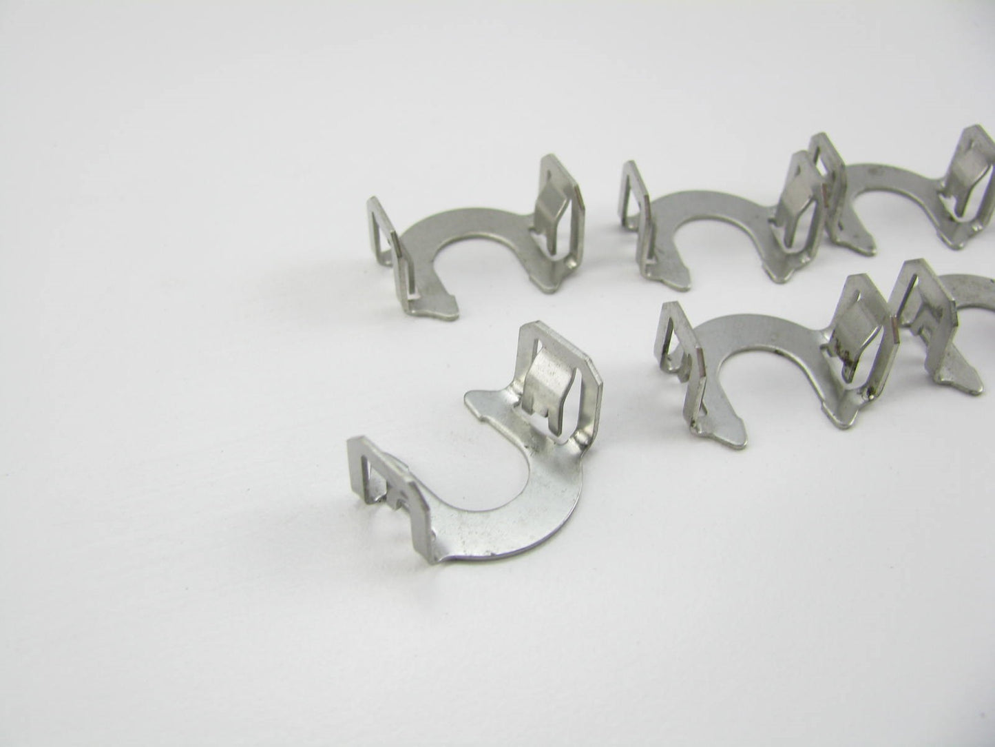 (8 PCS) NEW - OUT OF BOX - OEM Ford 1S7Z-9C995-CA Fuel Injector Holder Clips