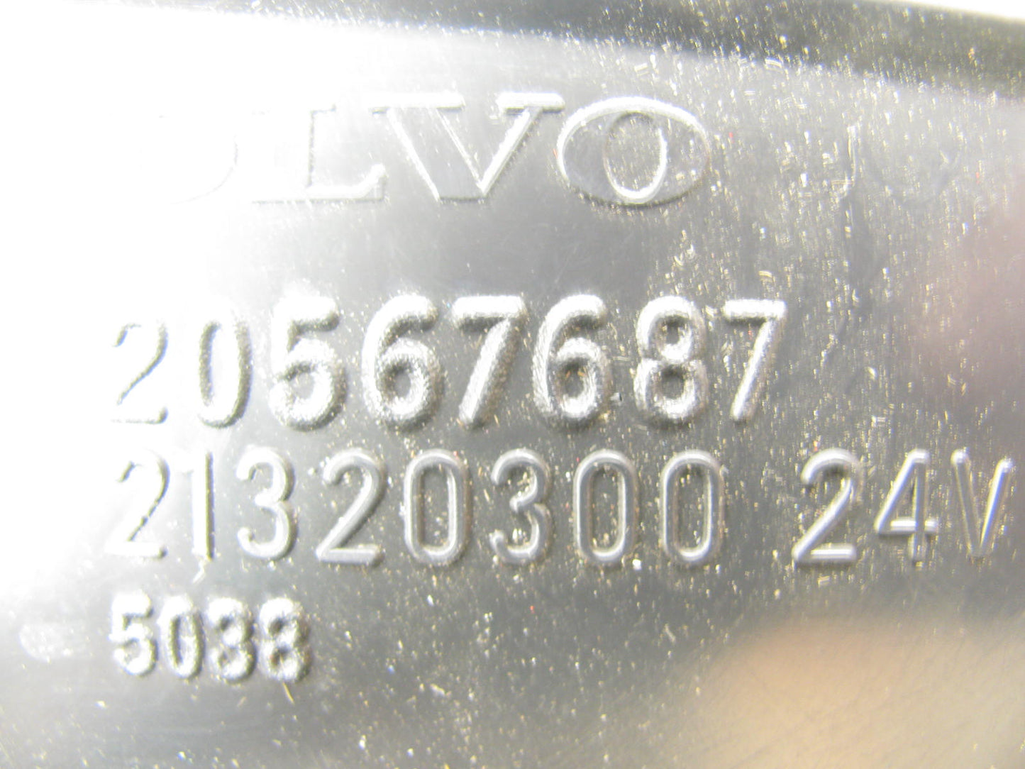 NEW - Out Of Box 21320300 Power Heated Mirror Glass 24V For Volvo FM12 Truck