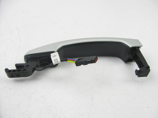 NEW GM Passive Entry Front Left / Right Exterior Door Handle Silver Ice 22759593
