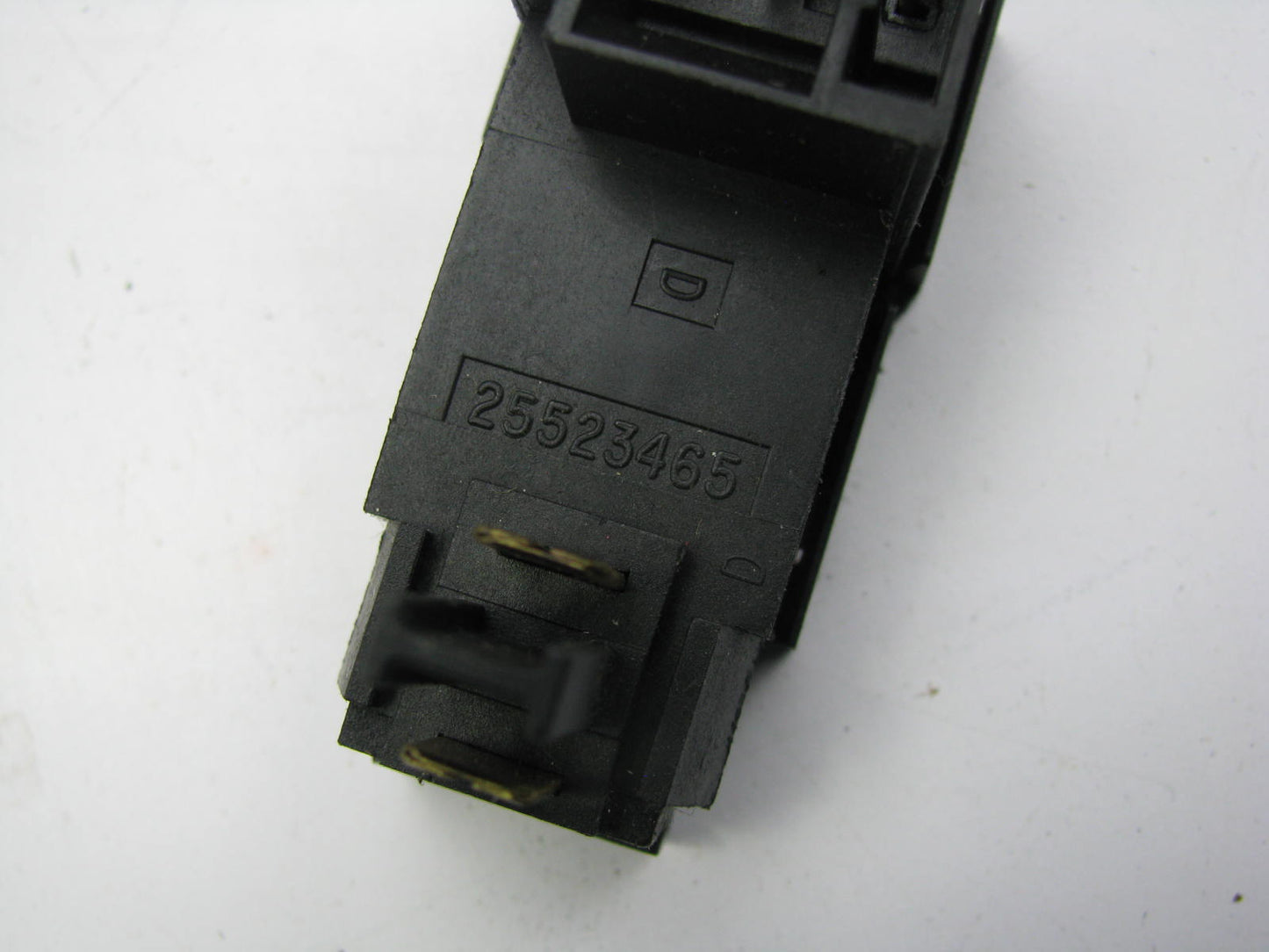 NEW - OUT OF BOX - OEM GM 25523465 Brake Light Lamp Switch