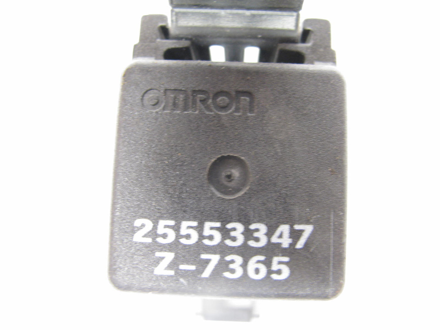 NEW - OUT OF BOX OEM 25553347 GM Engine Cooling Fan Relay 15-8386