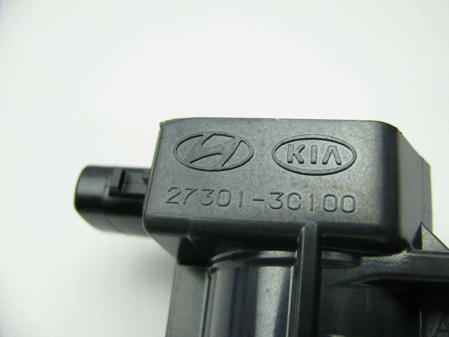 NEW - OUT OF BOX - OEM Ignition Coil # 27301-3C100