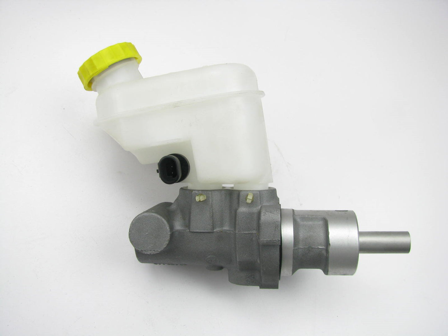 NEW OUT OF BOX - 390577 Brake Master Cylinder With Reservoir