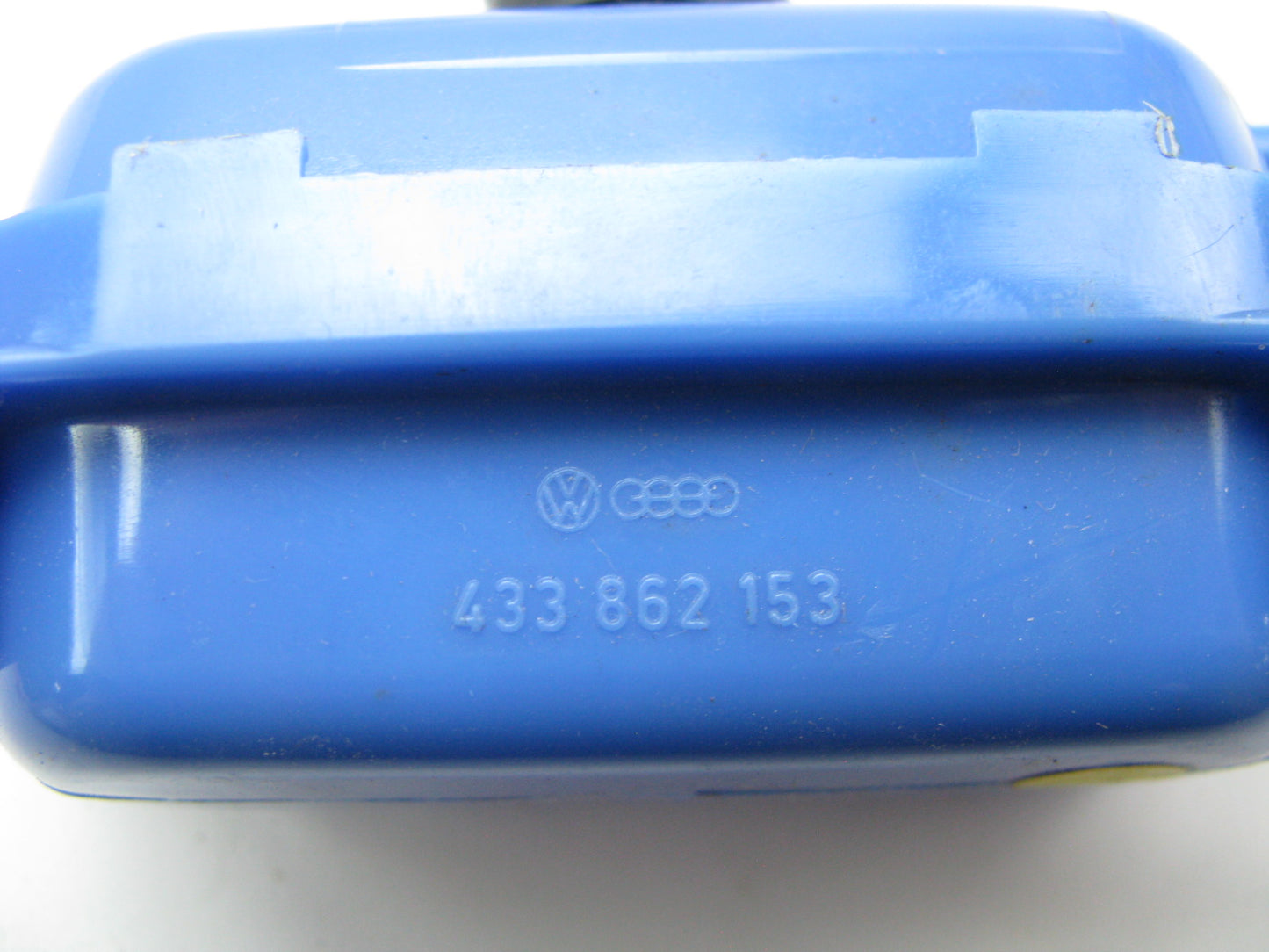 NEW - OUT OF BOX OEM VW Mk2 Central Locking Vacuum Actuator Valve 433862153 T3
