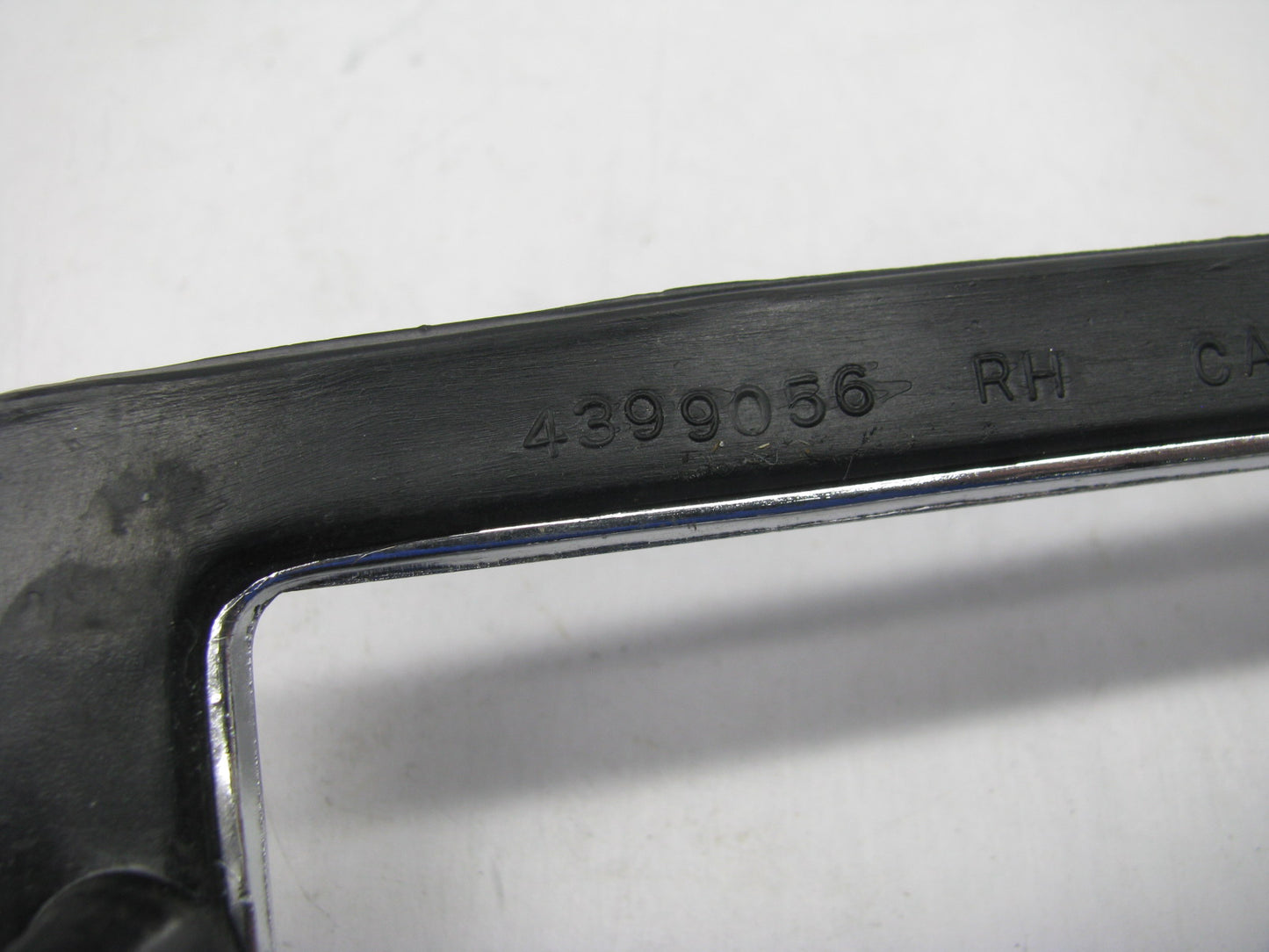 NEW - OUT OF BOX OEM 4399056 Front Right Corner Lamp Bezel For Mopar