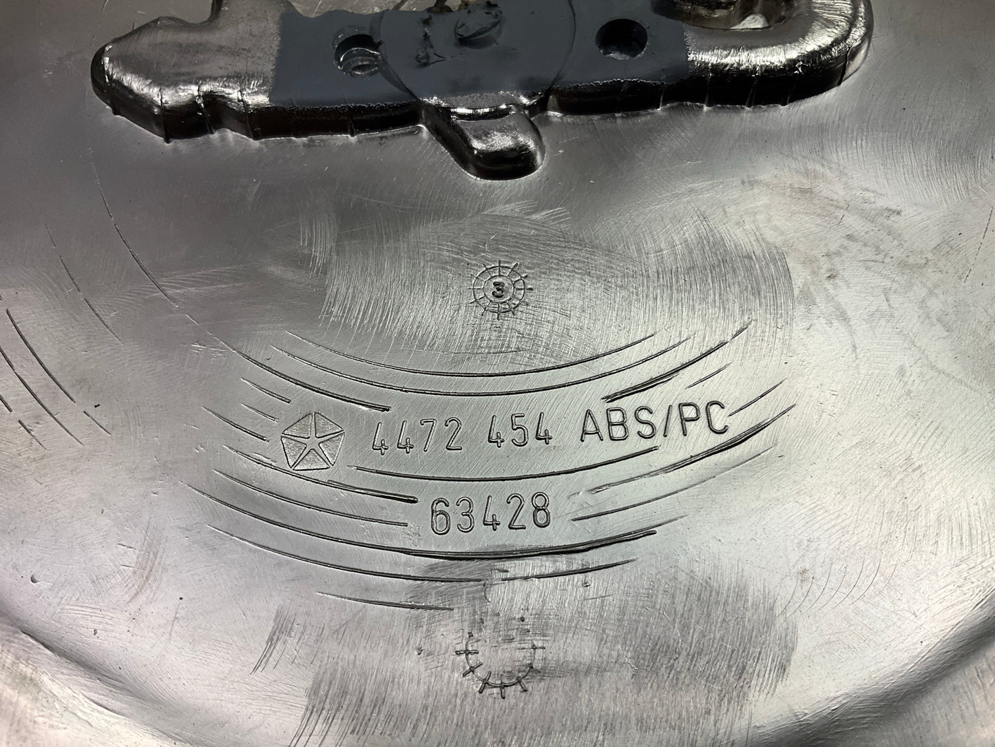 NEW - SCRATCHED - SEE PHOTOS - OEM 4472454 Wheel Hub Cap Cover 92-93 New Yorker