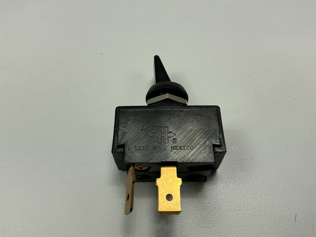 UNBOXED Cole Hersee 54101-01 SPST Momentary On-Off 2 Blade Wedge Toggle Switch