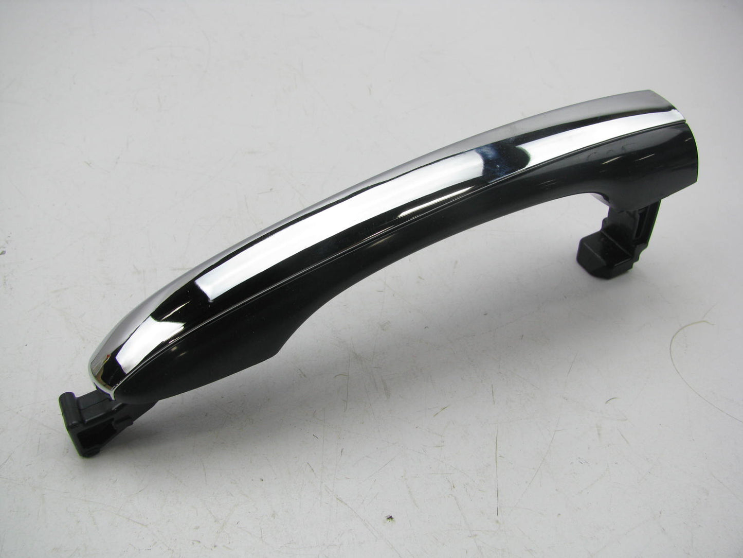 NEW - OUT OF BOX 826513L000 Outside Door Handle For 2007-2009 Hyundai Azera