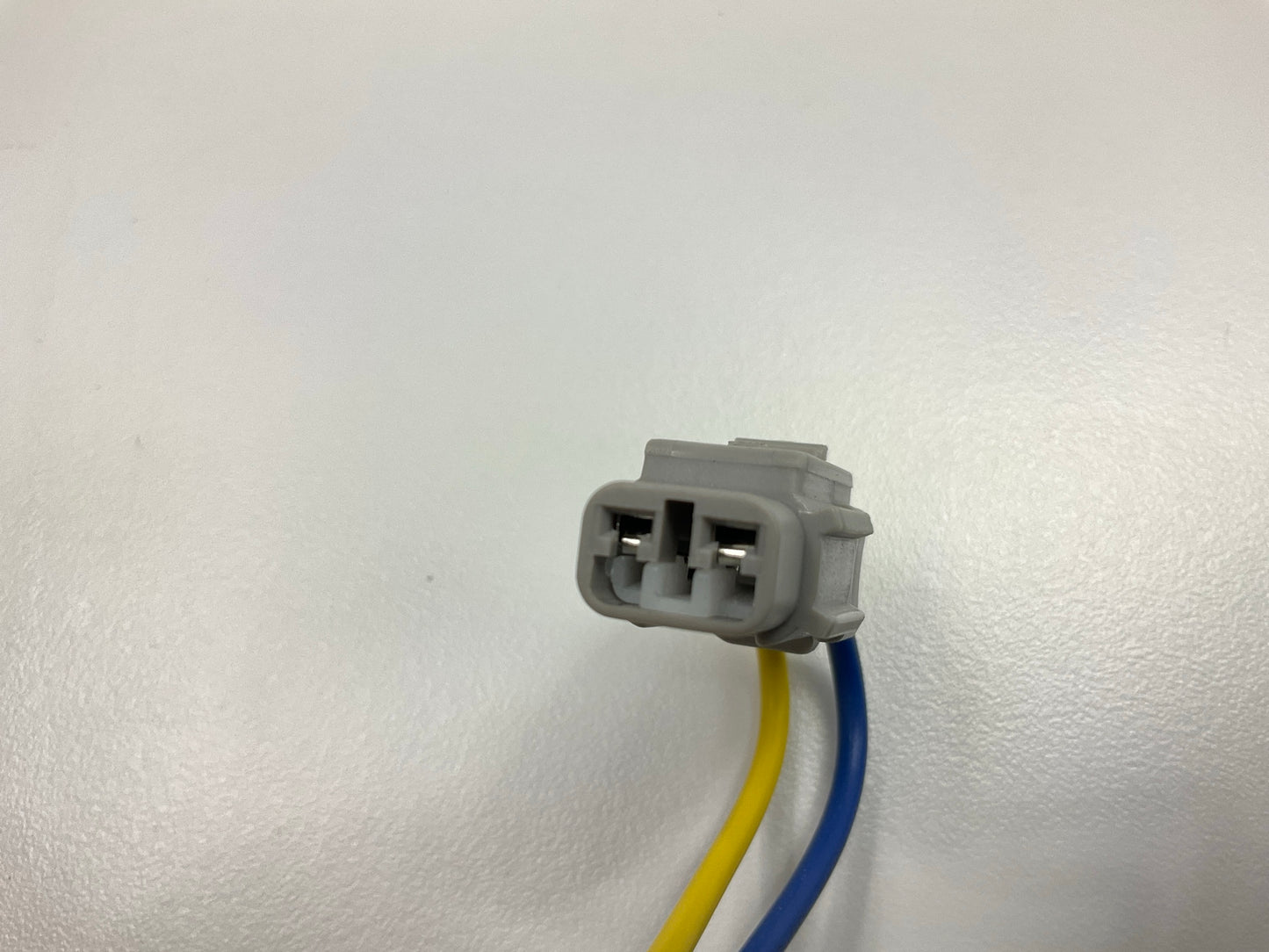 (1) NEW Aftermarket 9098011003 Factory Fog Light Connector Pigtail 99-02 4Runner