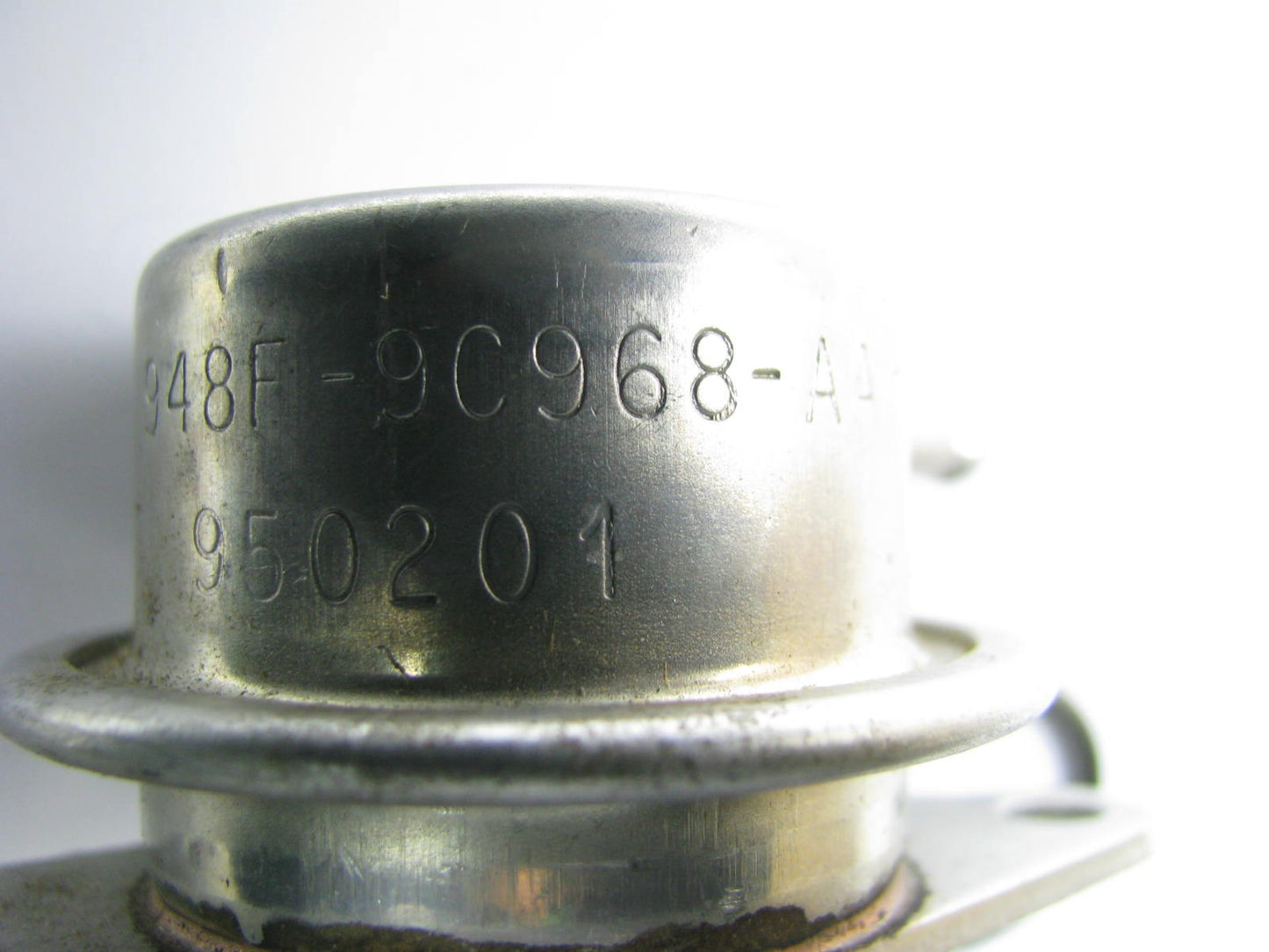 NEW UNBOXED 1995-1997 Contour 2.0L DOHC Fuel Pressure Regulator 948F-9C968-AA