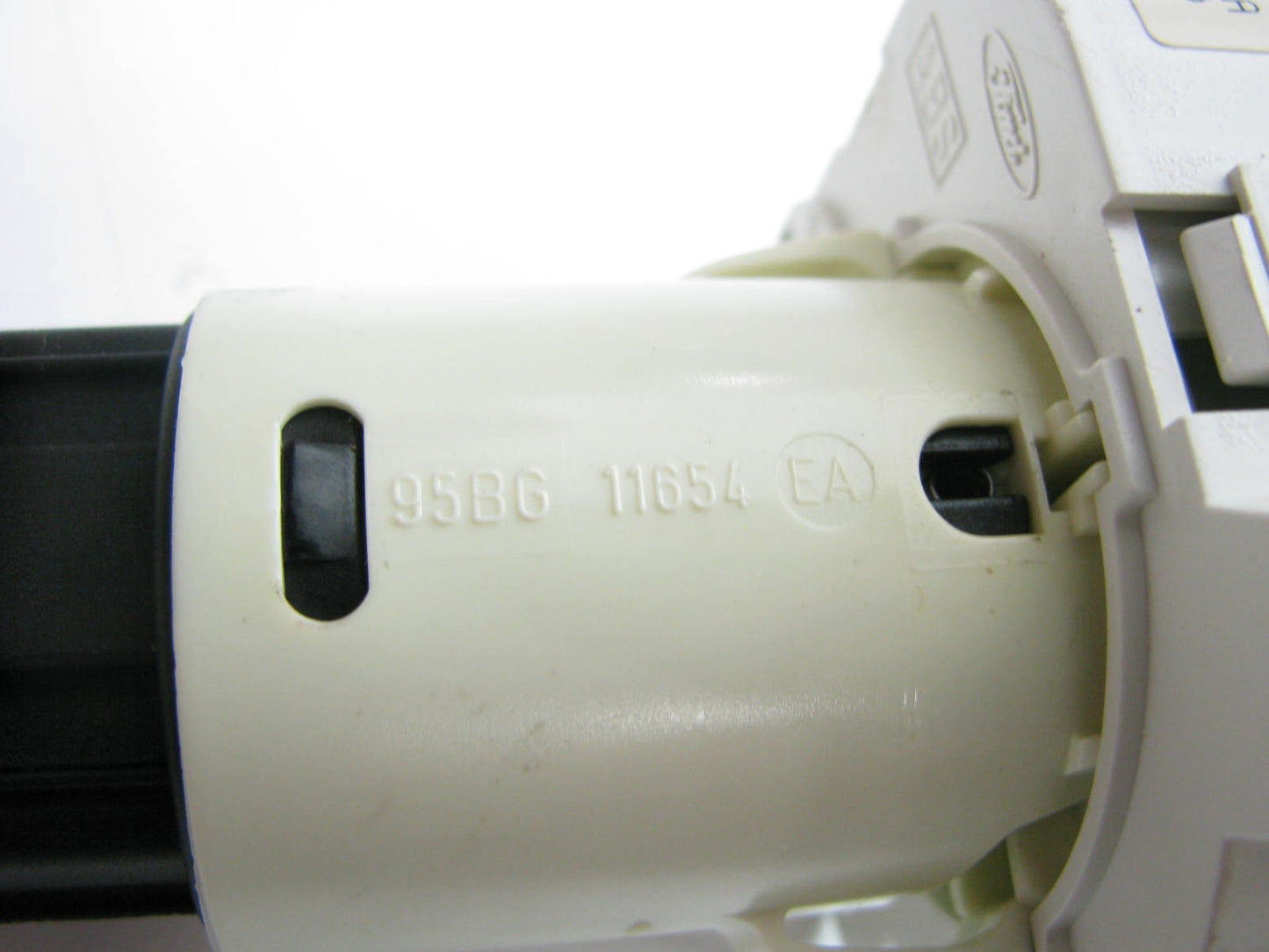 NEW - OUT OF BOX - OEM Ford 95BB-13K196-JA Headlight Lamp Switch