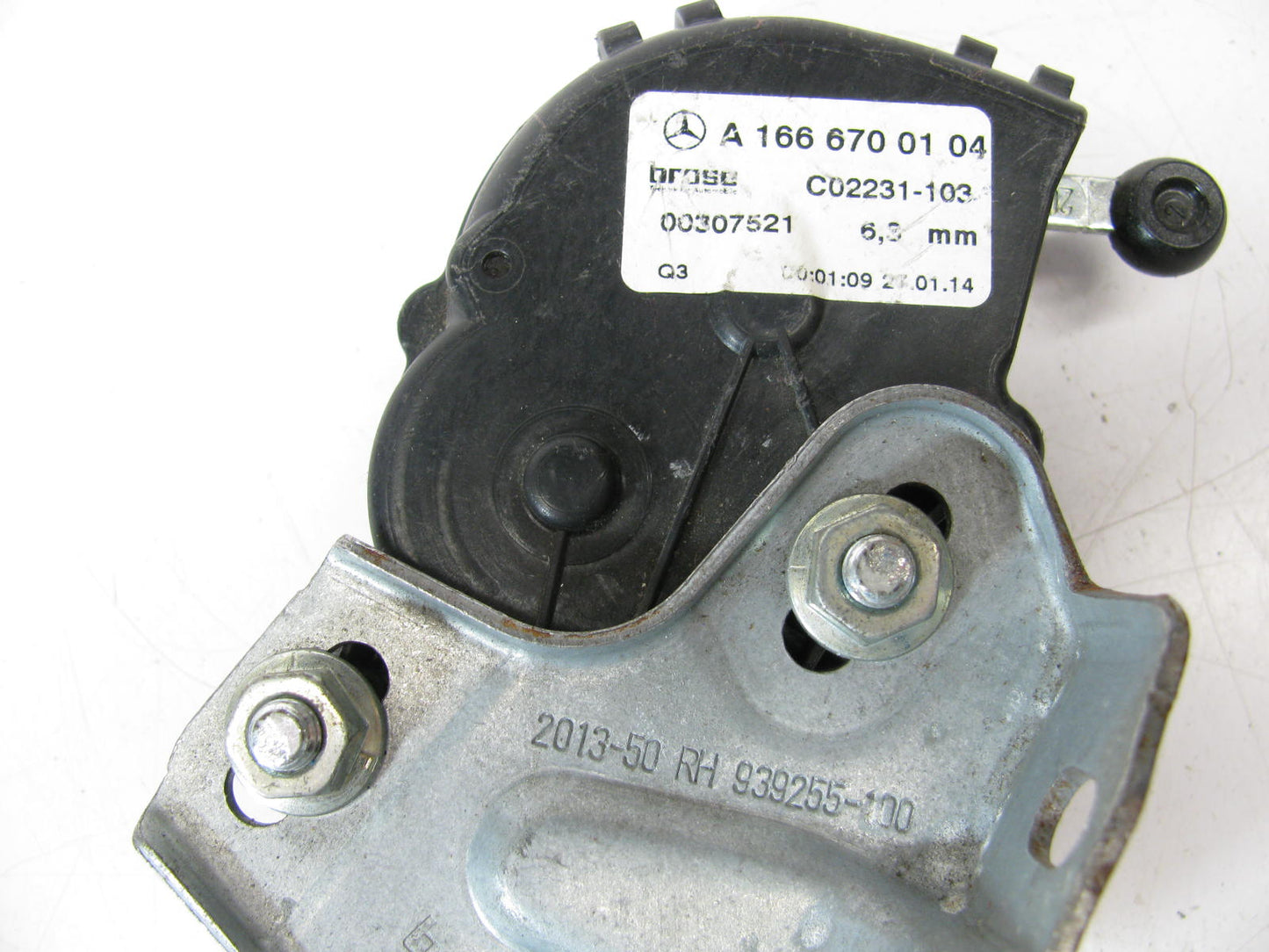 NEW UNBOXED - OEM MERCEDES A1666700104 Right Quarter Glass Vent Regulator Motor