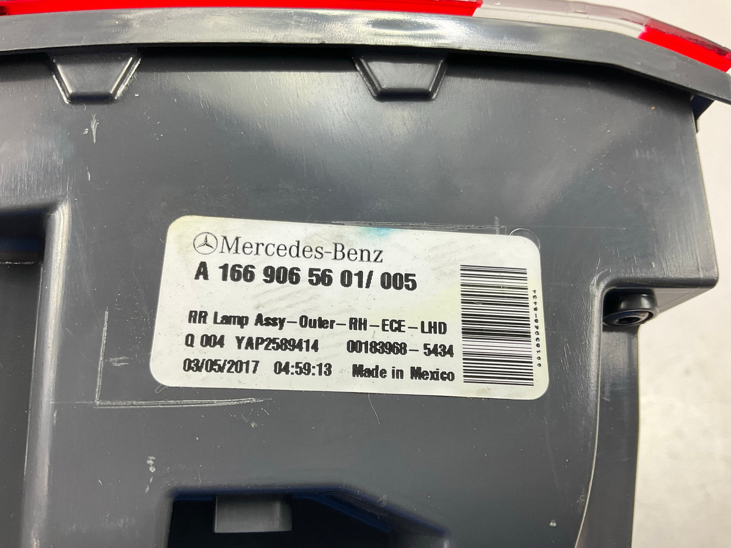 NEW UNBOXED OEM Mercedes Rear Right Tail Light Lamp 2011-2019 W166 A1669065601