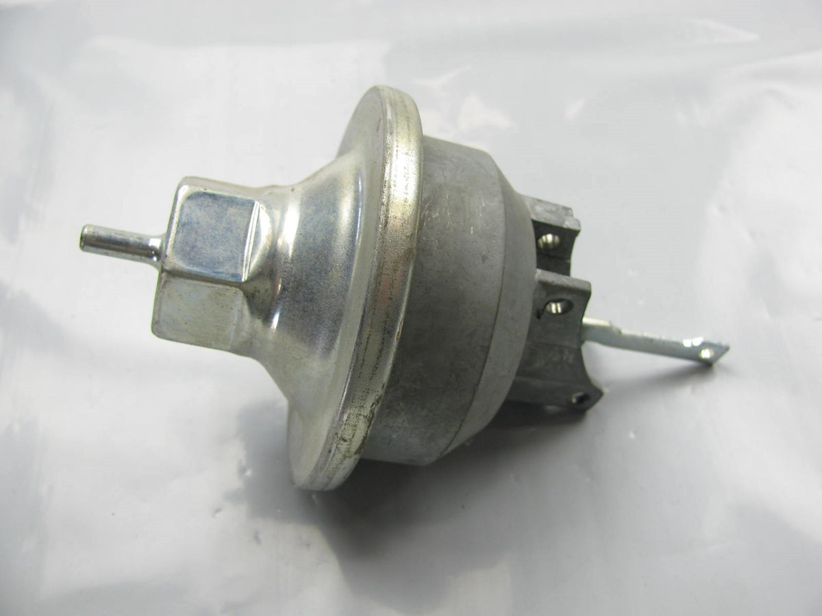 NEW - OUT OF BOX - C30 Distributor Vacuum Advance Control VC-196